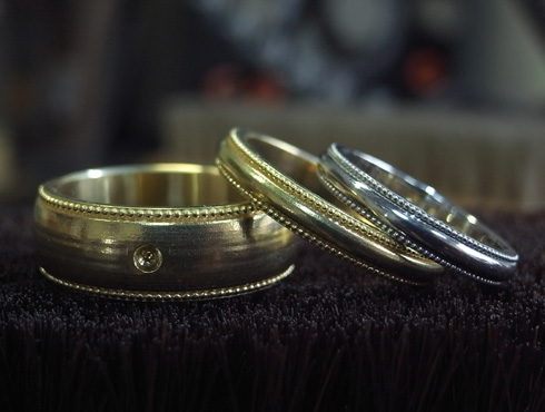 ぷっくり、まん丸なミル打ち（ミルグレイン）の結婚指輪　鋳造上りの状態