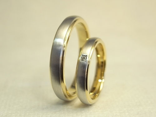 プラチナとゴールドのコンビの結婚指輪（シンプルな甲丸）