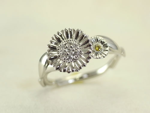 お花をモチーフにした婚約指輪　お客様の想い入れのあるガーベラ 04